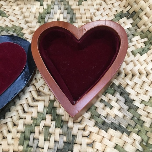 Pewter horse jewelry box. Heart shaped equestrian horse lover trinket box. - Picture 4 of 9